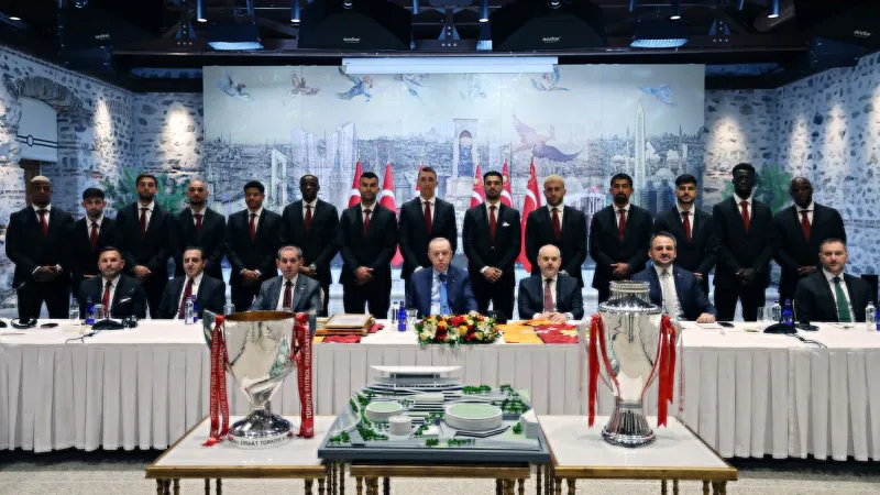 Erdoğan'dan Galatasaray'a Ziyaret! O İsimler Neler Konuştu?