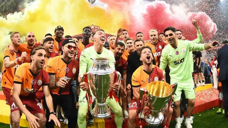Galatasaray sezonu çifte kupa mutluluğuyla kapattı