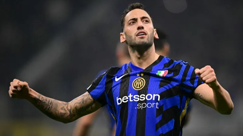 Hakan Çalhanoğlu Galatasaray'a mı Geliyor? Transferde Şok Detaylar!