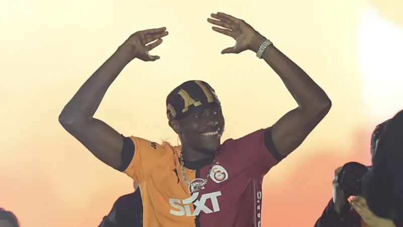 Galatasaray'da peri masalı sona eriyor: Victor Osimhen 3 yıllık imzayı atacak