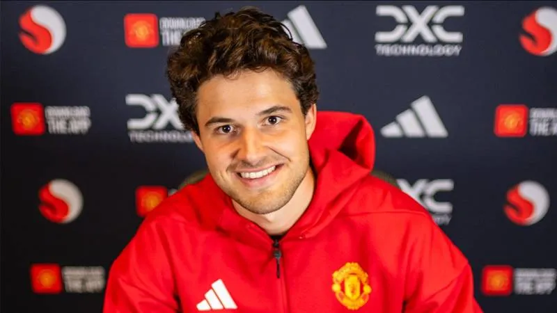 Galatasaray'ın istediği Senne Lammens, Manchester United'a imzayı attı