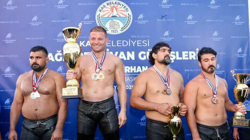 Kaş Yağlı Güreşleri'nde Şampiyon Belli! İsmail Balaban Zirvede!