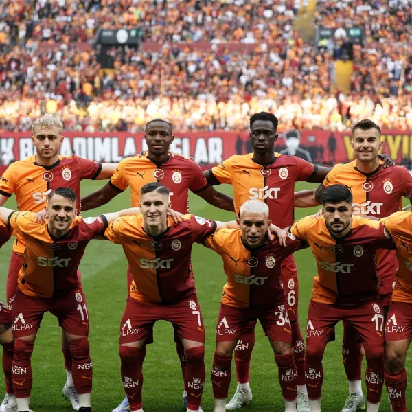 Galatasaray'da Okan Buruk'tan Sürpriz Karar! Tek Değişiklik Şaşırttı