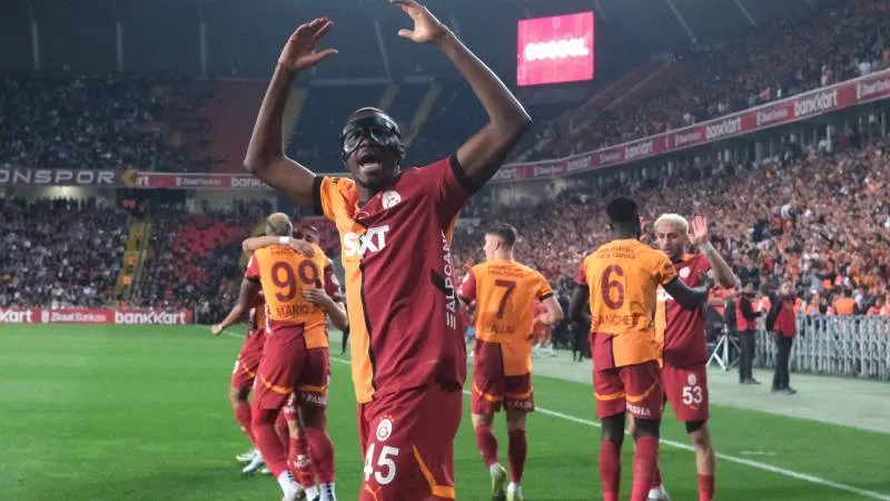 Osimhen Galatasaray'a mı Geliyor? Bomba Transfer İddiası!
