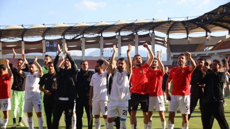 Manisaspor Efsanesi Geri Döndü! Namağlup Şampiyonluk