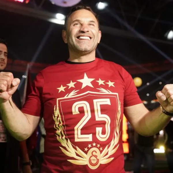 Okan Buruk Efsaneyi Yakaladı! Galatasaray'da Tarihi Başarı