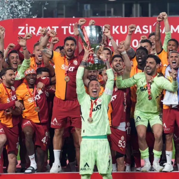 Galatasaray Zirvede! Kupa Coşkusu Taraftarı Büyüledi
