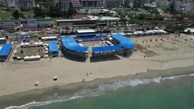 Plaj voleybolunun kalbi Alanya'da atıyor