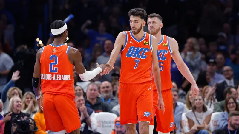 Son şampiyon Oklahoma City Thunder, Golden State karşısında zorlanmadı